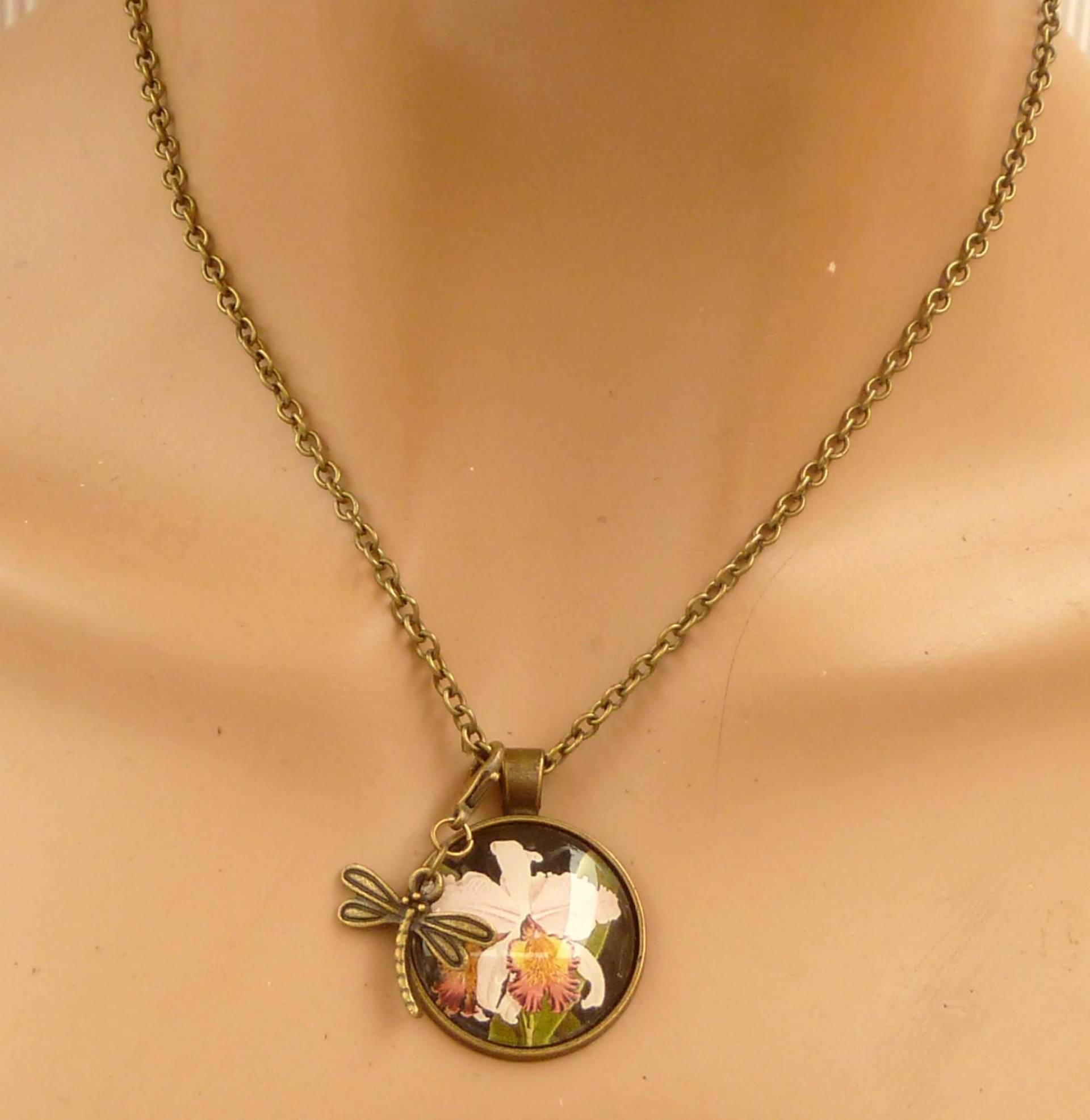 Sommerliche Halskette Mit Orchidee Design Und Abnehmbarem Libelle Charm Bronzefarben Cabochon Schmuck Geschenk Beste Freundin von Schmucktruhe
