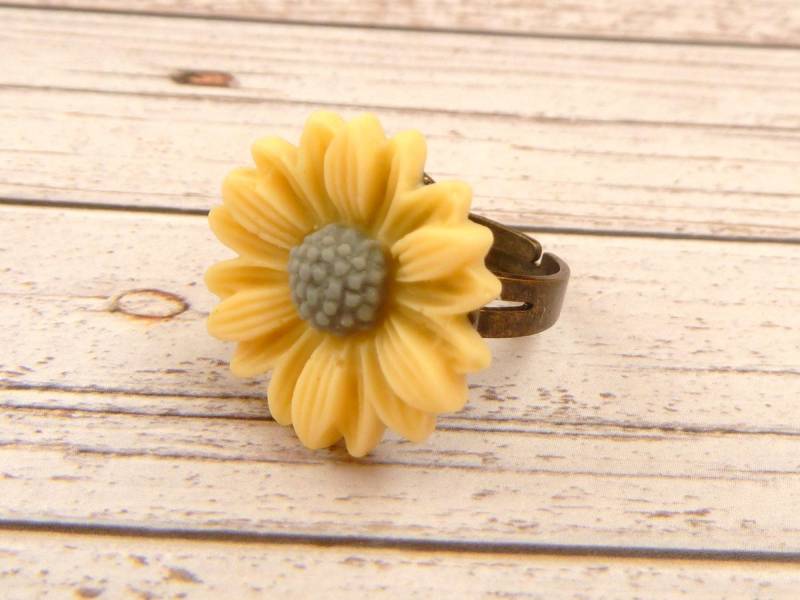 Sommerlicher Ring Mit Sonnenblumen Blüte Gelb Bronzefarben Größenverstellbar Freundschaftsring Mädchen Geschenkidee von Schmucktruhe