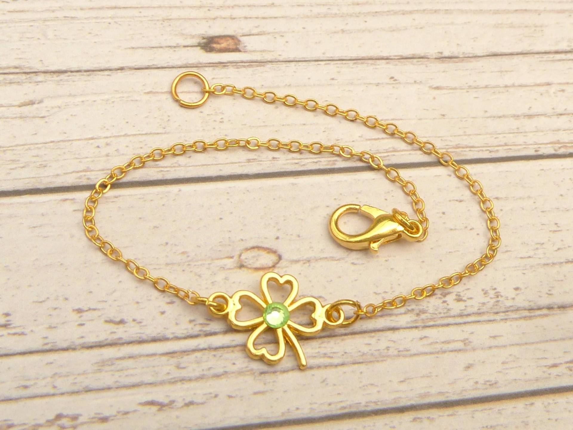 Zierliches Armband Mit Vierblättrigem Kleeblatt Goldfarben Glücksbringer Schmuck Irland Stil Geschenkidee Frau Freundin von Schmucktruhe