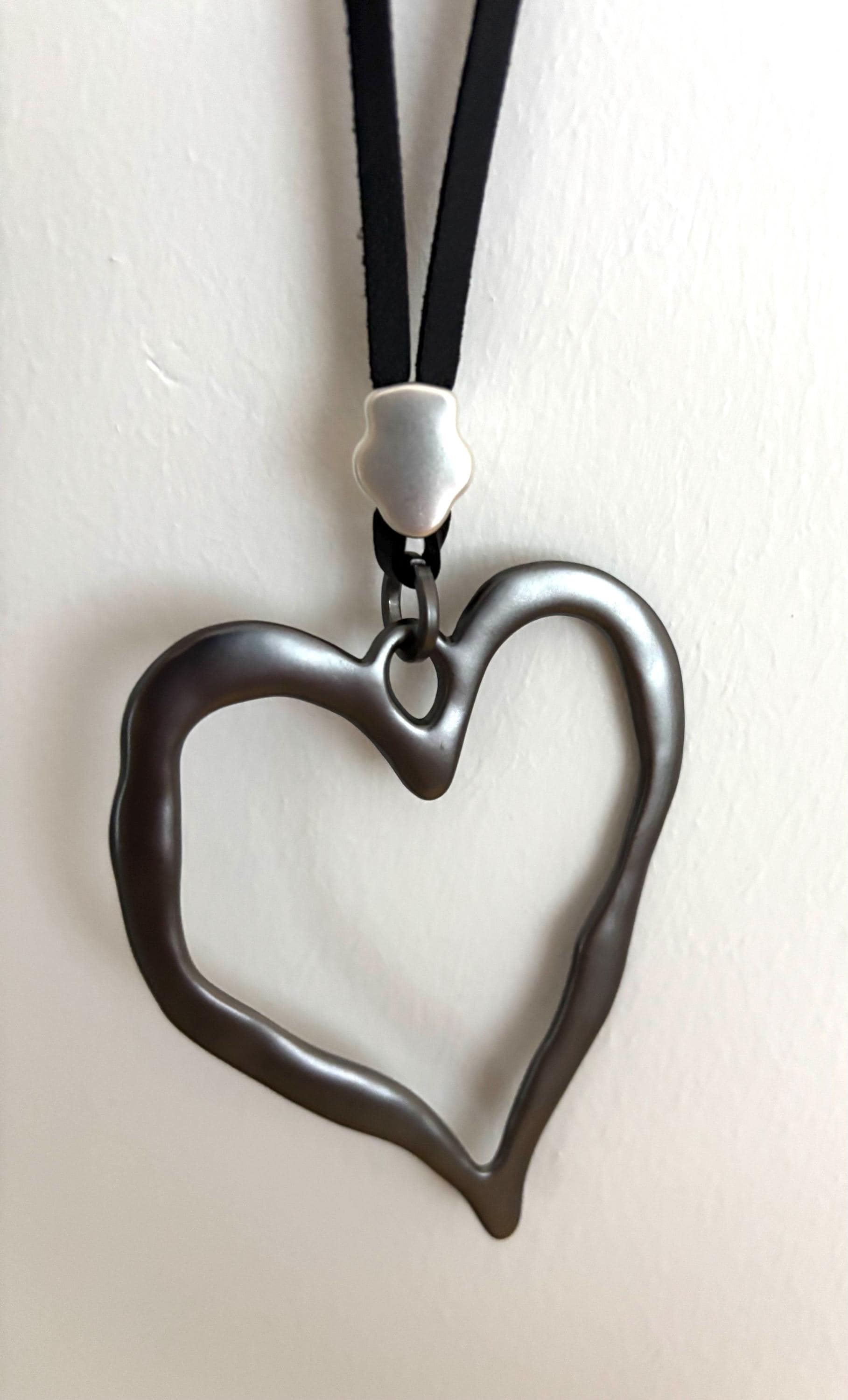 Lange Kette Mit Anhänger Herz Motiv von Schmuckvomfeinsten