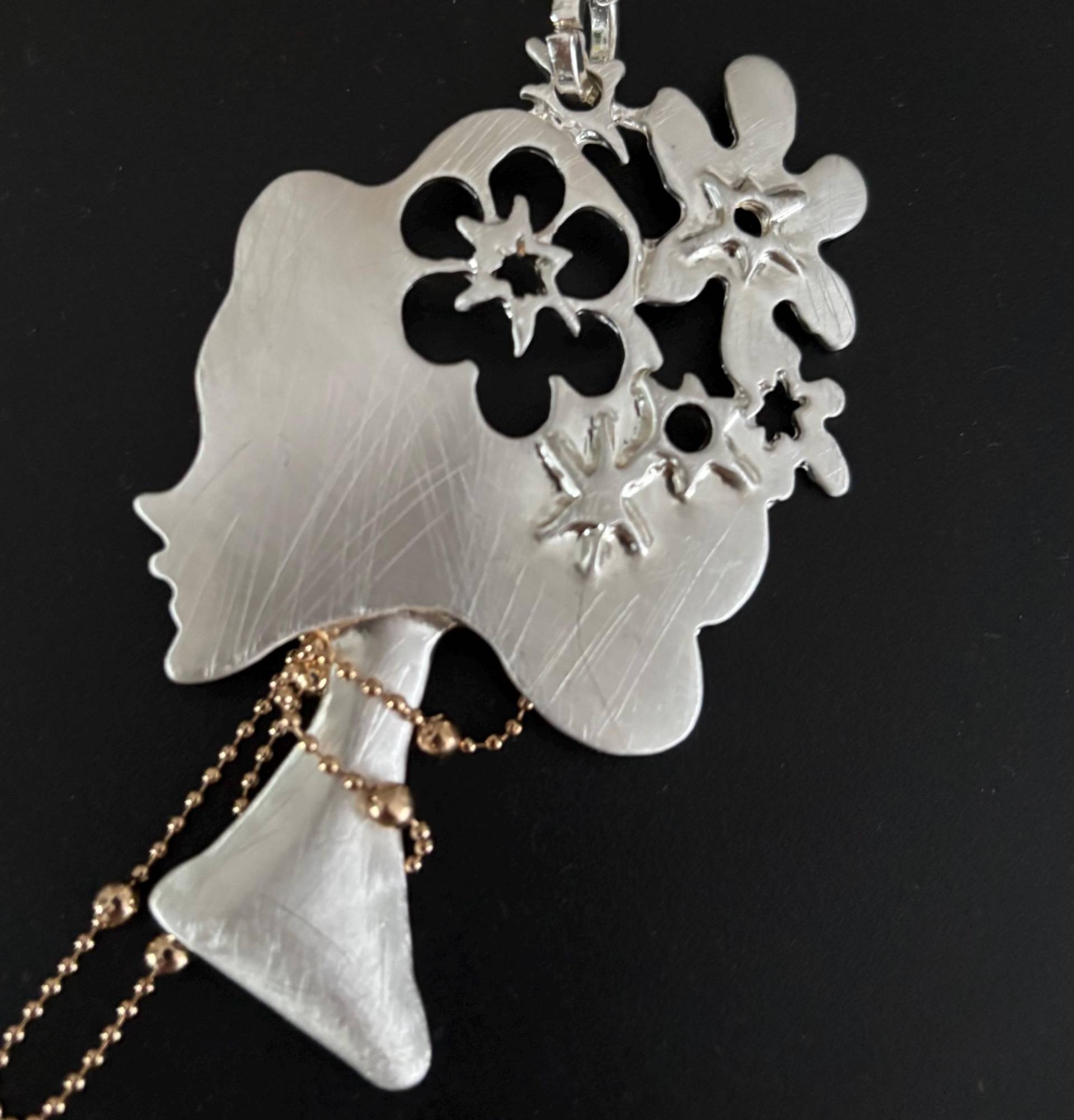 Moderne Kette Mit Anhänger von Schmuckvomfeinsten