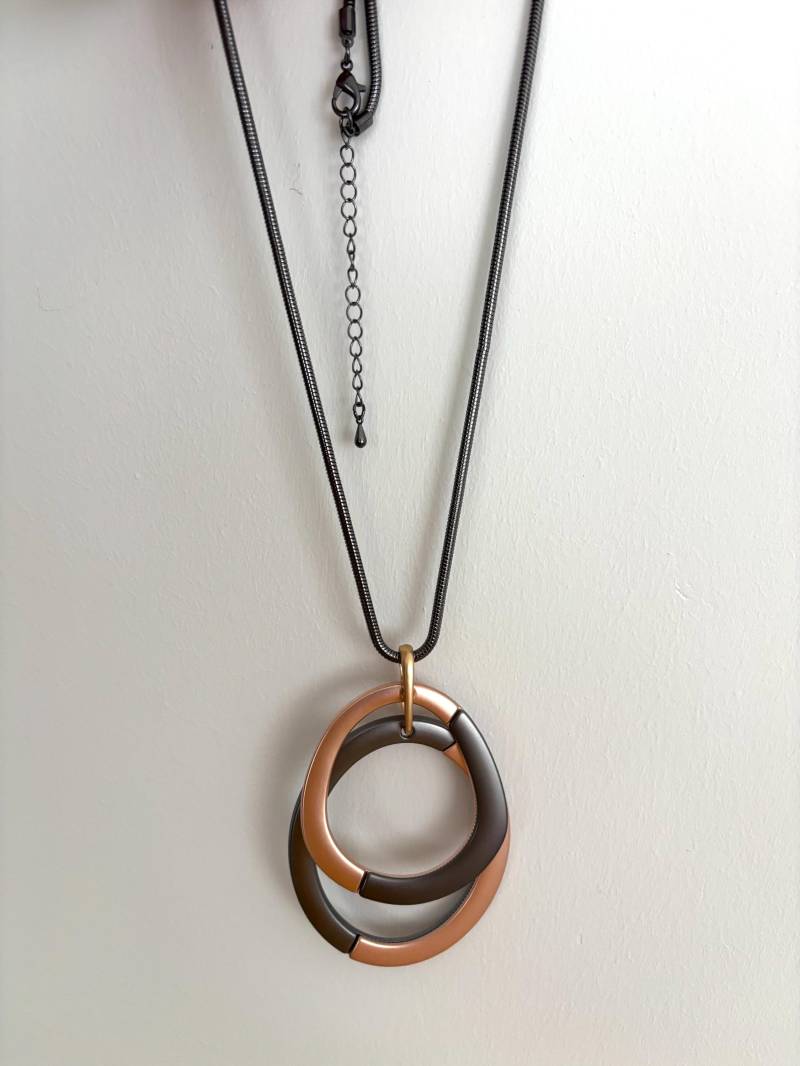 Moderne Lange Kette Mit Anhänger Rosegold-Braun von Schmuckvomfeinsten