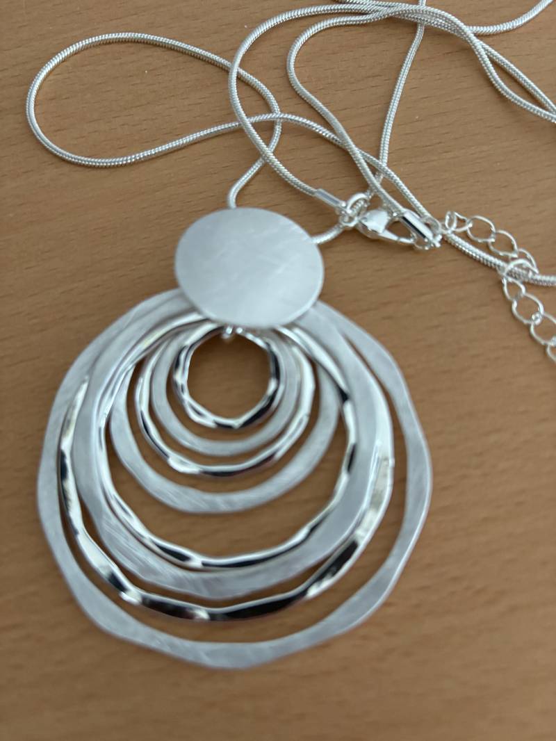 Moderne Lange Kette Moderne Lange Kette von Schmuckvomfeinsten