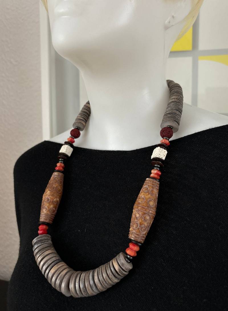 Unikat Handgefertigte Kette Aus Naturmaterial Kokosholz Horn Korallen Lava Ca.60cm Magnetverschluss Unikat Handgefertigte Kette Aus Naturmaterial Kokosholz Horn Korallen Lava Ca.60cm Magnetverschluss von Schmuckvomfeinsten