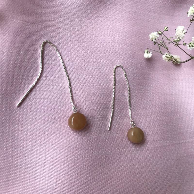 Silberne Einfädler-Ohrringe Mit Braunen Alabaster-Kugeln - Durchziehohrringe Steinanhängern in Kugelform Elegante Ohrringe Hängend von SchmuckwerkAileen