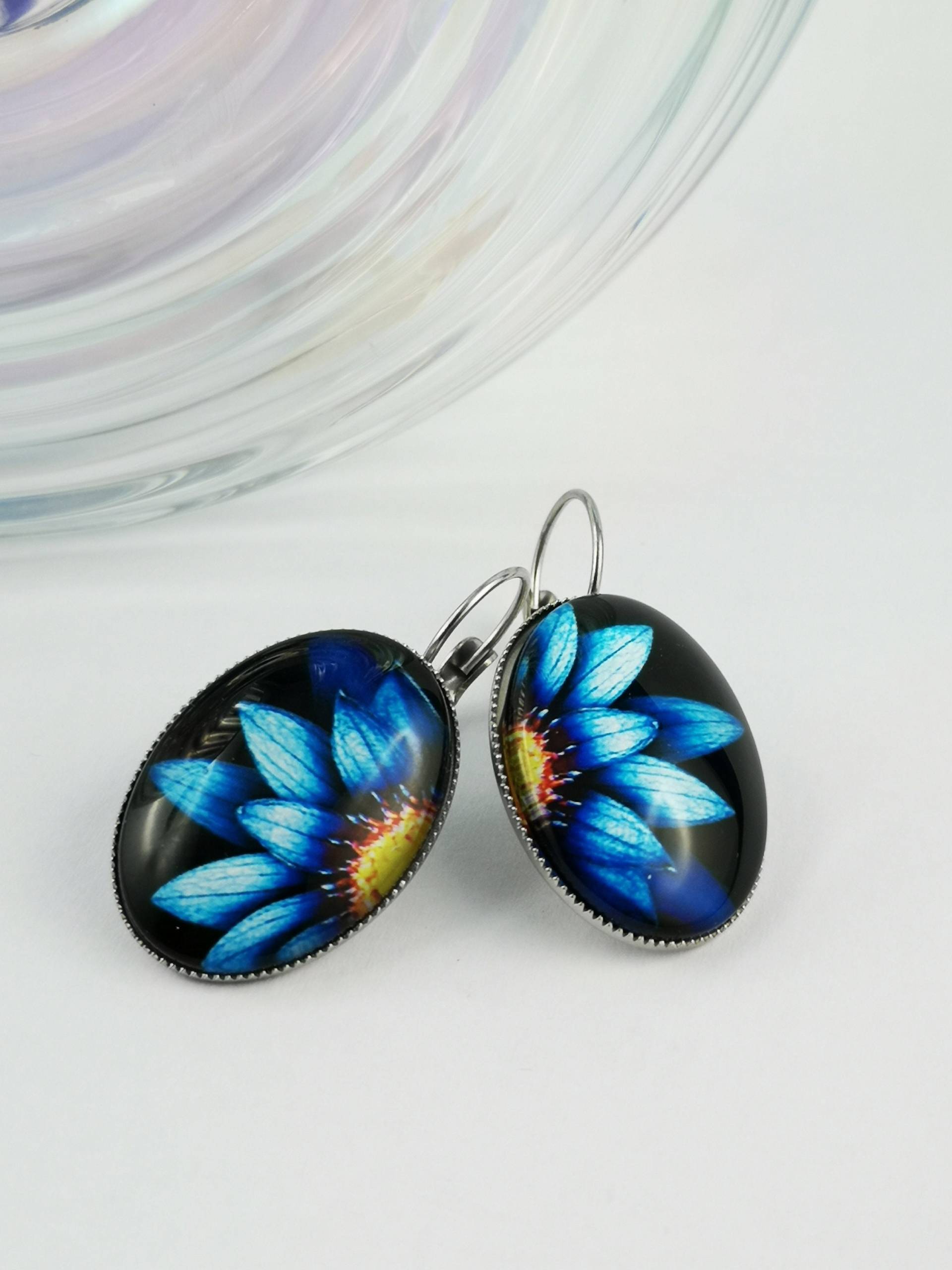 Blaue Blume Cabochon Ohrhänger Blaue Blume Cabochon Ohrhänger von SchmuckwerkDresden