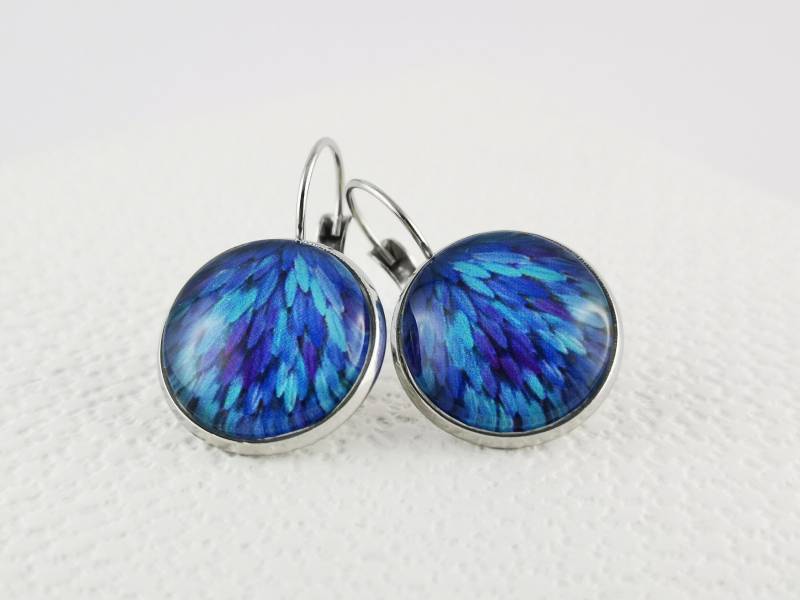 Blaue Federn Cabochon Hängeohrringe Verschiedene Größen Blaue Federn Cabochon Hängeohrringe Verschiedene Größen von SchmuckwerkDresden