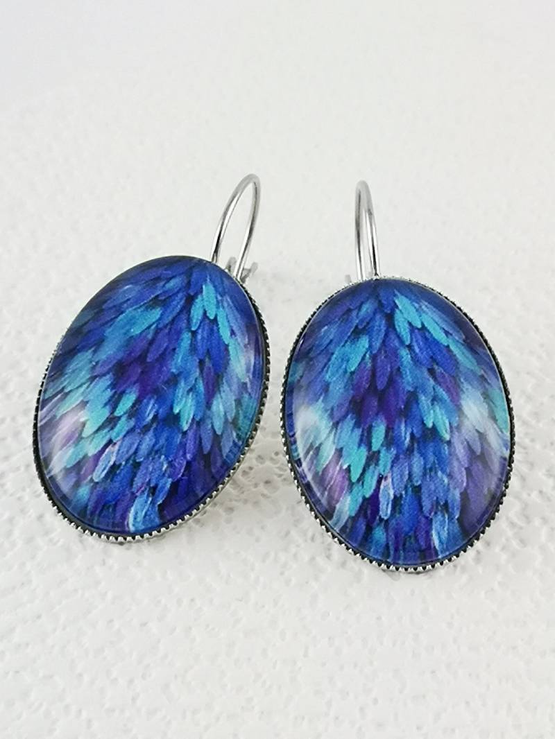 Blaue Federn Cabochon Hängeohrringe Blaue Federn Cabochon Hängeohrringe von SchmuckwerkDresden
