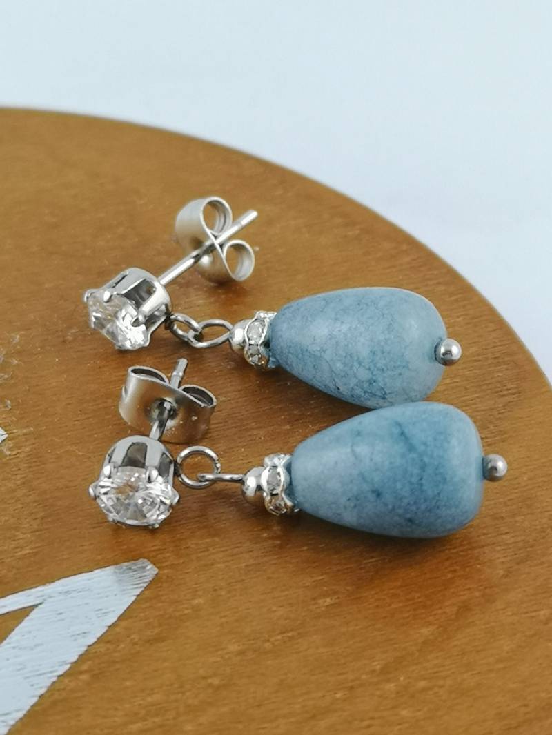 Hellblauer Jade Tropfen Ohrhänger Mit Zirkonia von SchmuckwerkDresden