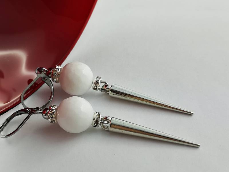 Spike Ohrhänger Mit Jadeperle Spike Ohrhänger Mit Jadeperle von SchmuckwerkDresden