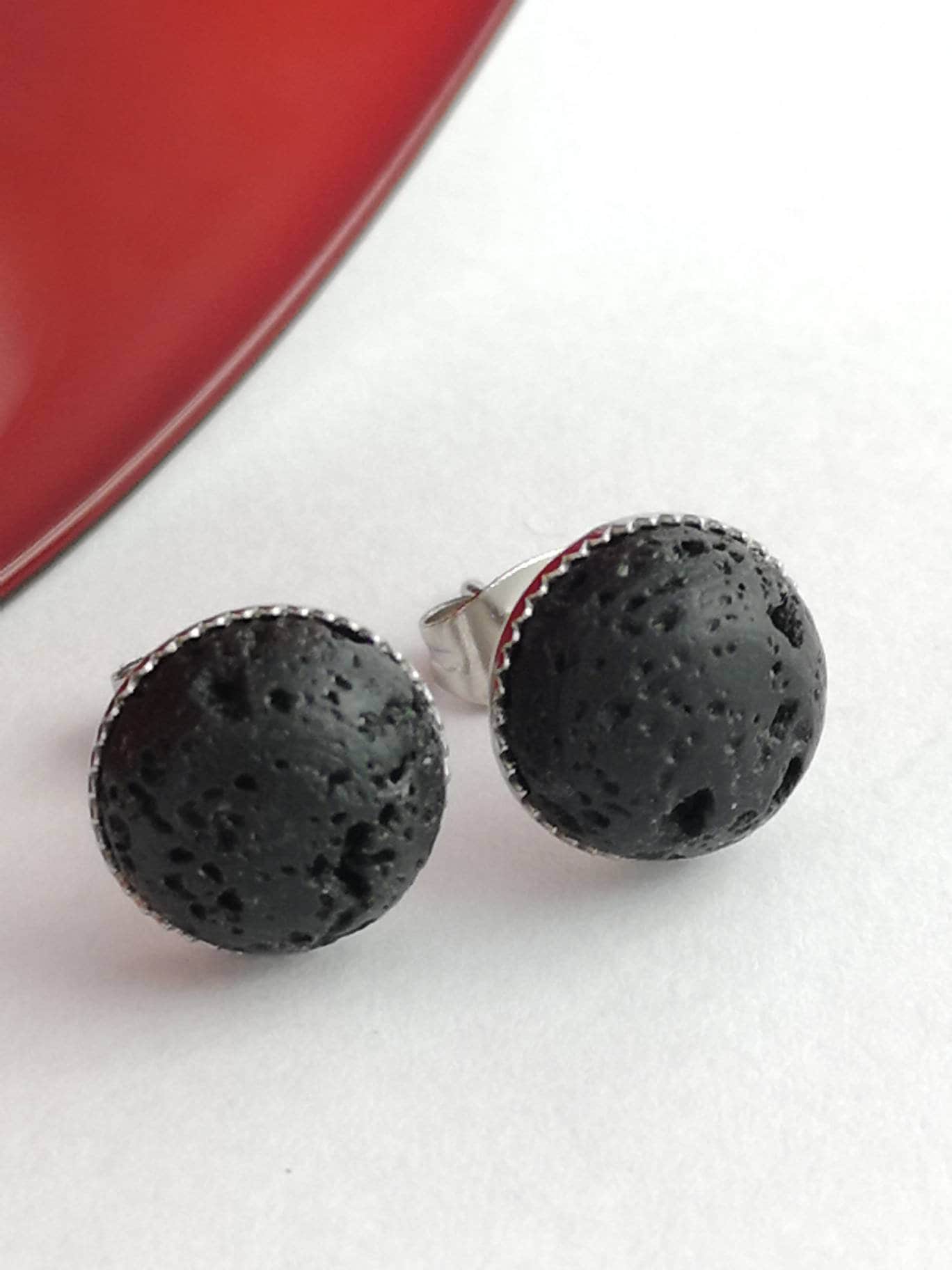 Zarte Lavastein Ohrstecker von SchmuckwerkDresden