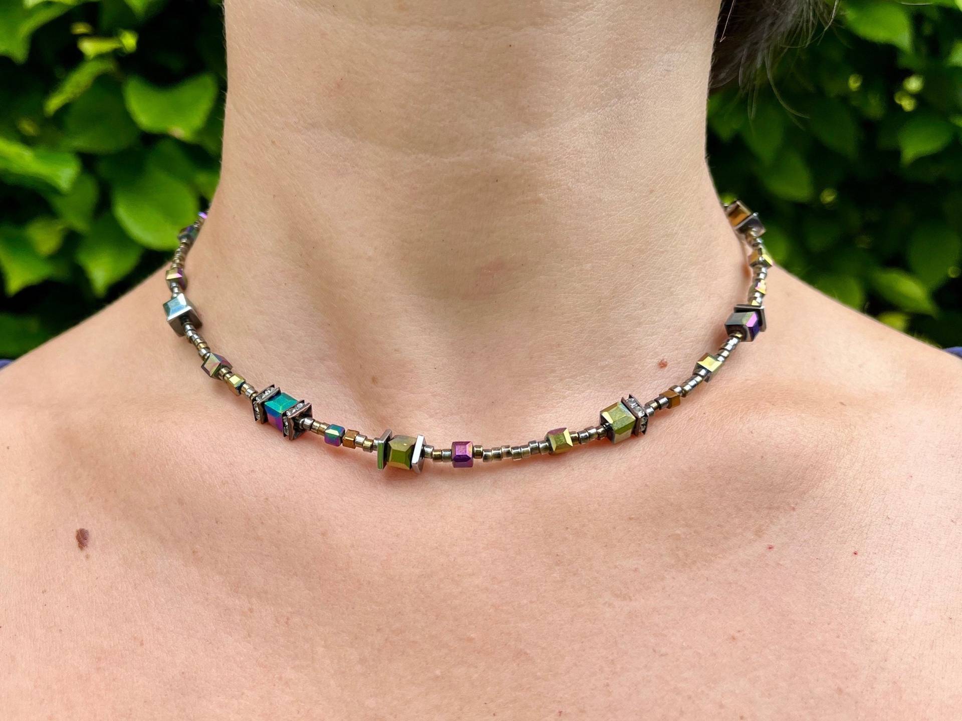 Absoluter Blickfang Strahlende Glasperlenkette , Mit Galvanisierten Glasperlen Und Strass Besetzten Spacer-Perlen Wertet Jedes Outfit Auf Absoluter Blickfang Strahlende Glasperlenkette , Mit Galvanisierten Glasperlen Und Strass Besetzten Spacer-Perlen Wertet Jedes Outfit Auf von Schmuckzauberin