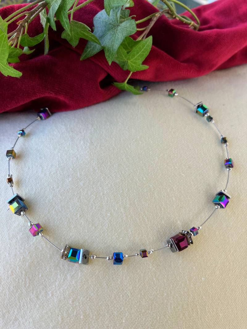 Absoluter Blickfang Strahlende Glasperlenkette Mit Natursteinspacer-Perlen Aus Hämatit Wertet Jedes Outfit Auf Ohne Zu Beschweren Absoluter Blickfang Strahlende Glasperlenkette Mit Natursteinspacer-Perlen Aus Hämatit Wertet Jedes Outfit Auf Ohne Zu Beschweren von Schmuckzauberin