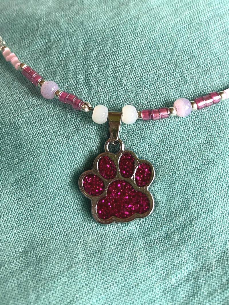 Halskette - Hundefreunde Und Katzenliebhaber Aufgepasst Einzelstück Mit Pfotenanhänger KatzenaugenGlasperlen, Länge Anpassbar Halskette - Hundefreunde Und Katzenliebhaber Aufgepasst Einzelstück Mit Pfotenanhänger KatzenaugenGlasperlen, Länge Anpassbar von Schmuckzauberin