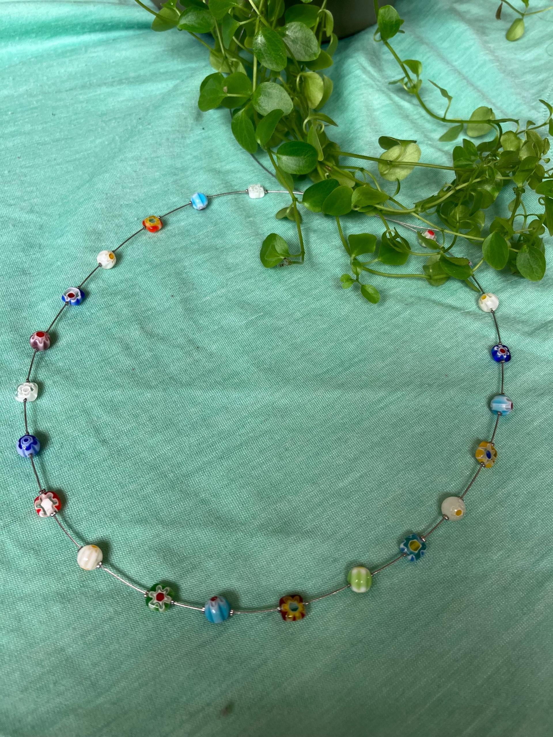 Murano-Art - Blickfang Strahlend-Bunte Glasperlenkette Im Millefioristyle. Auf Edelstahlschmuckdraht Murano-Art - Blickfang Strahlend-Bunte Glasperlenkette Im Millefioristyle. Auf Edelstahlschmuckdraht von Schmuckzauberin