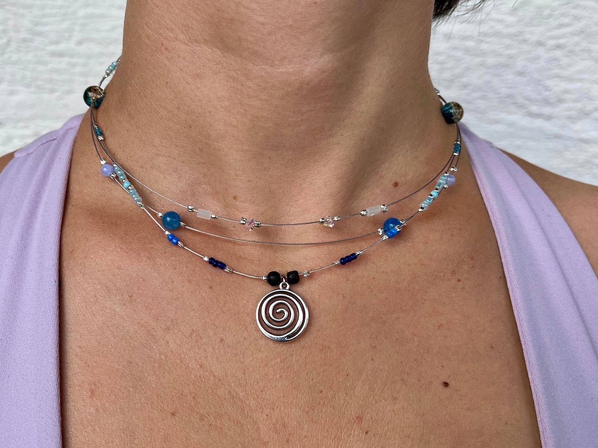 Natursteinkette -Ein Blauer Hingucker Mit Apatit, Aquamarin U. Lava Einzelstück, Das Auf Ihre Wunschlänge Persönlich Für Sie Angepasst Wird Natursteinkette -Ein Blauer Hingucker Mit Apatit, Aquamarin U. Lava Einzelstück, Das Auf Ihre Wunschlänge Persönlich Für Sie Angepasst Wird von Schmuckzauberin