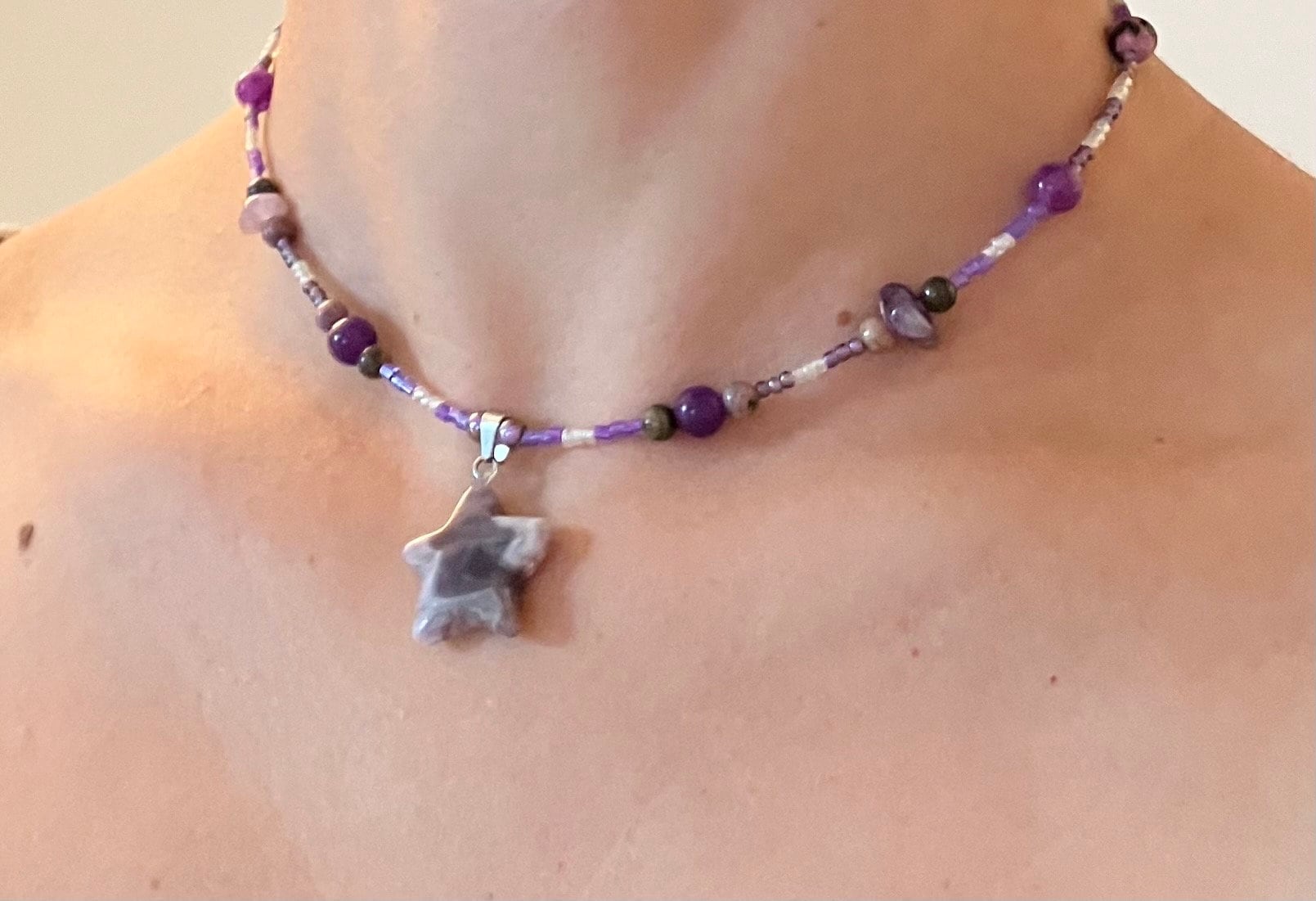 Stressblocker - Setz Auf Die Kraft Von Naturstein. Mit Amethyst Und Rhodonit Zwei Steine Gegen Angst U Stress Stressblocker - Setz Auf Die Kraft Von Naturstein. Mit Amethyst Und Rhodonit Zwei Steine Gegen Angst U Stress von Schmuckzauberin