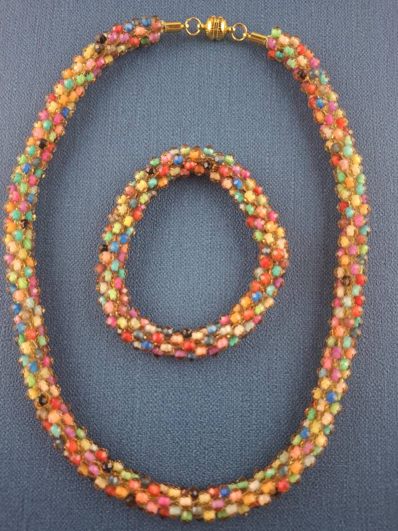 Häkelkette, Perlenkette, Collier, Armband Häkelkette, Perlenkette, Collier, Armband von SchmueckdichDesign