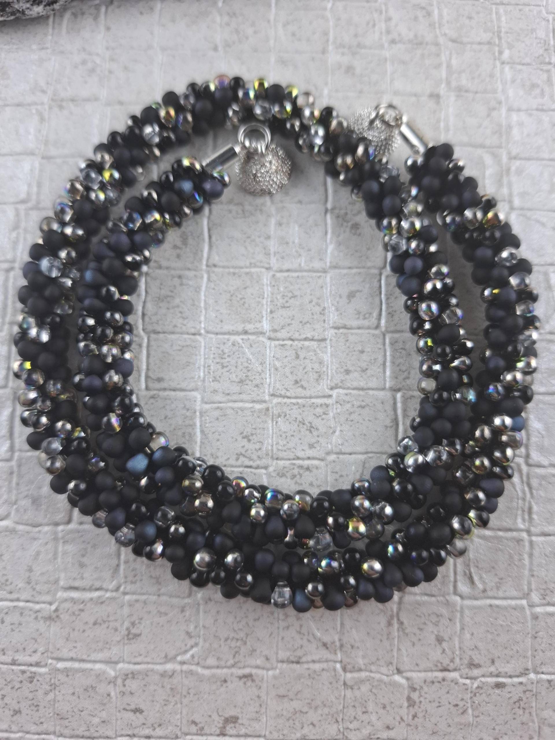 Häkelkette Tropfenperlen, Schwarz, Silber Häkelkette Tropfenperlen, Schwarz, Silber von SchmueckdichDesign