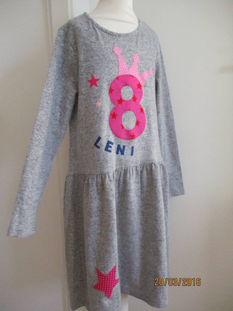 Kleid Mit Zahl Krone Name Sterne Geburtstagskleid 1 2 3 4 5 6 7 8 9 Geburtstag Mädchen Kleider Grau von Schmunzelstube