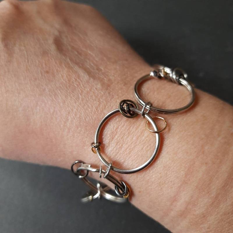 Armband Mit Vielen Ösen Im Grunge Style. Unikat. Einzigartiges Armband. Geschenk Beste Freundin. Gliederarmband. Festival Accessoire von Schneckenstein