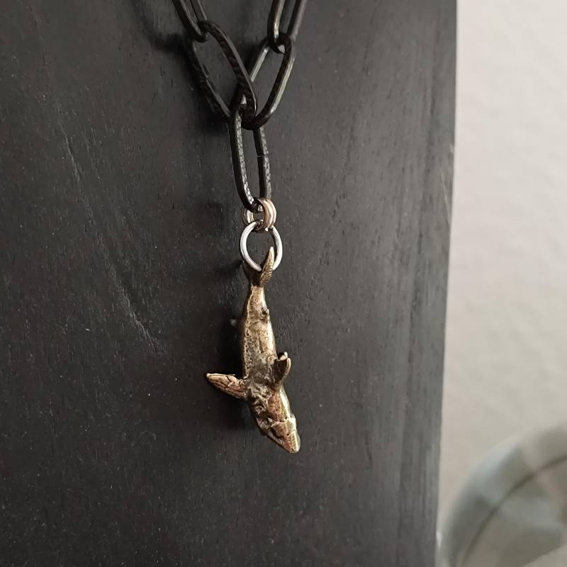 Hai Anhänger An Schwarzer Gliederkette Im Gothic Style. Schwarzer Schmuck. Einzelstück. Chunky Kette. Maritimer von Schneckenstein