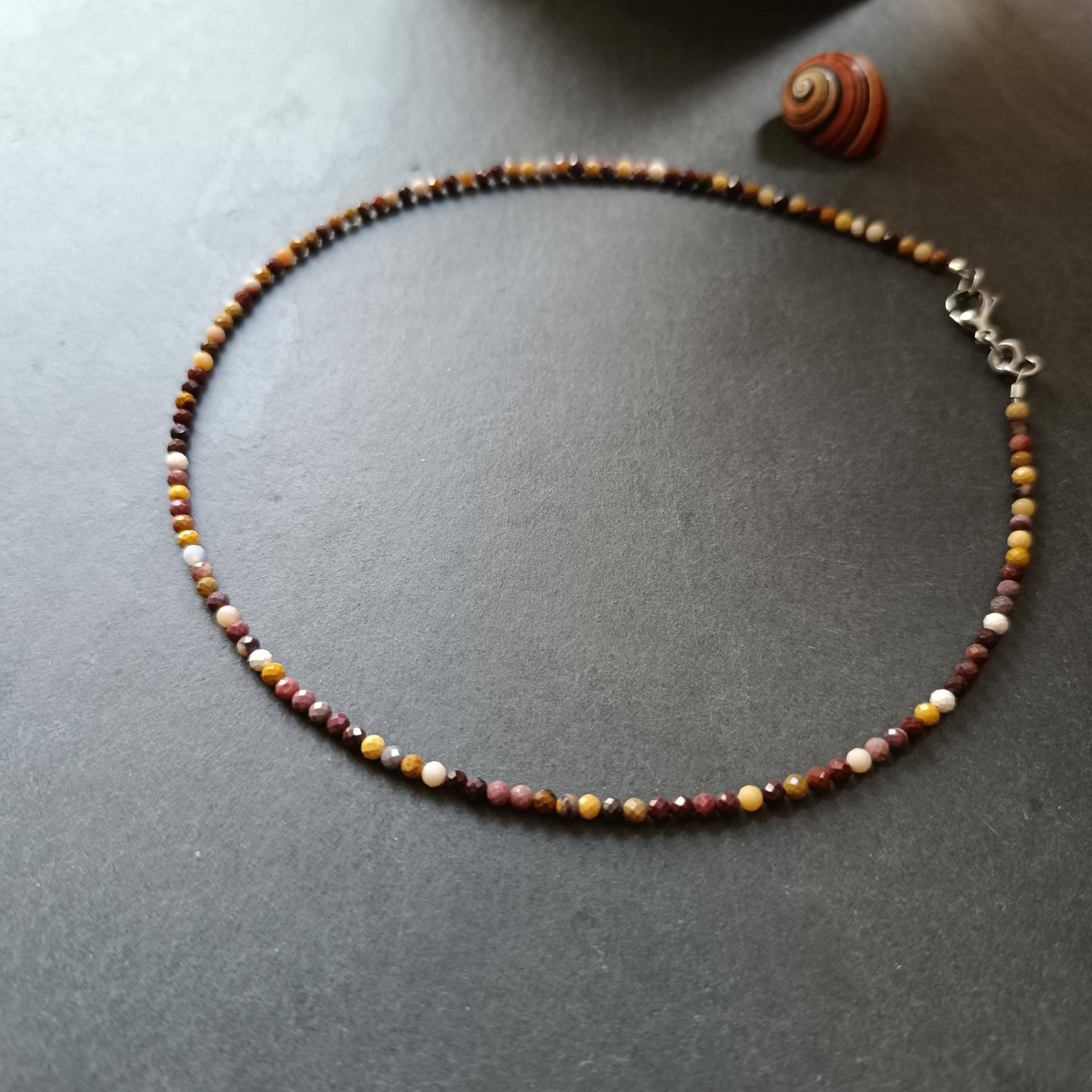 Kurze Kette Aus 3 Mm Mookait Perlen. Facettierte Braunen Halsnahe Kette. Alltagsschmuck. Talisman. Jaspis Schmuck Kurze Kette Aus 3 Mm Mookait Perlen. Facettierte Braunen Halsnahe Kette. Alltagsschmuck. Talisman. Jaspis Schmuck von Schneckenstein