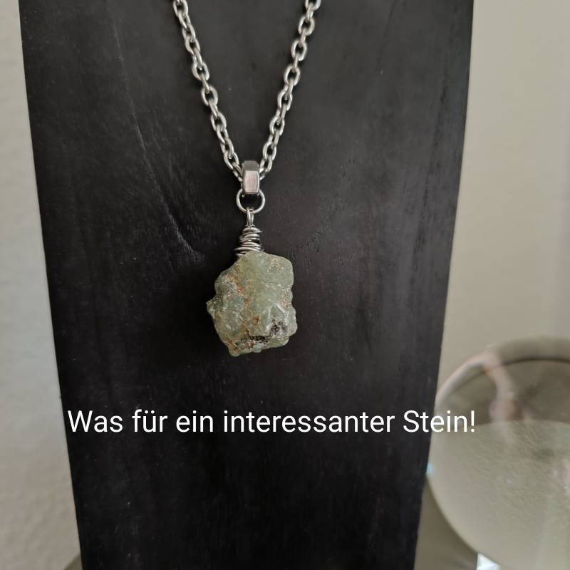 Prehnit Anhänger An Edelstahl Kette. Edelstein Grün. Grüner Schmuck. Anhänger. Ausgefallene Geschenke. Talisman von Schneckenstein