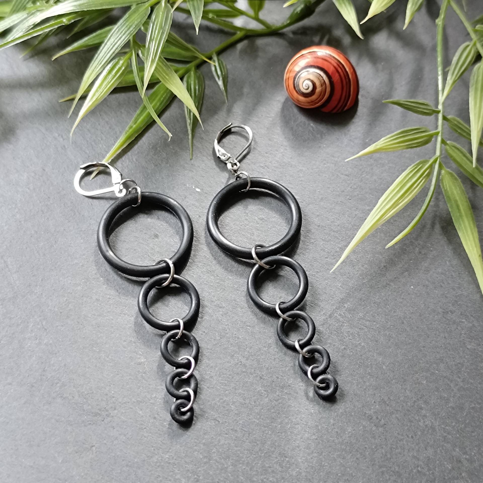 Schwarze Creolen. Grunge Style. Schwarzer Schmuck. Statement Ohrringe. Steampunk Modeschmuck Große Punk Schwarze Creolen. Grunge Style. Schwarzer Schmuck. Statement Ohrringe. Steampunk Modeschmuck Große Punk von Schneckenstein