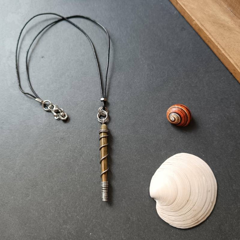 Seeigelstachel Anhänger An Lederband.unikatschmuck. Edelstahl Schmuck. Maritimer Nordlust. Hippie Naturschmuck.einzelstück von Schneckenstein