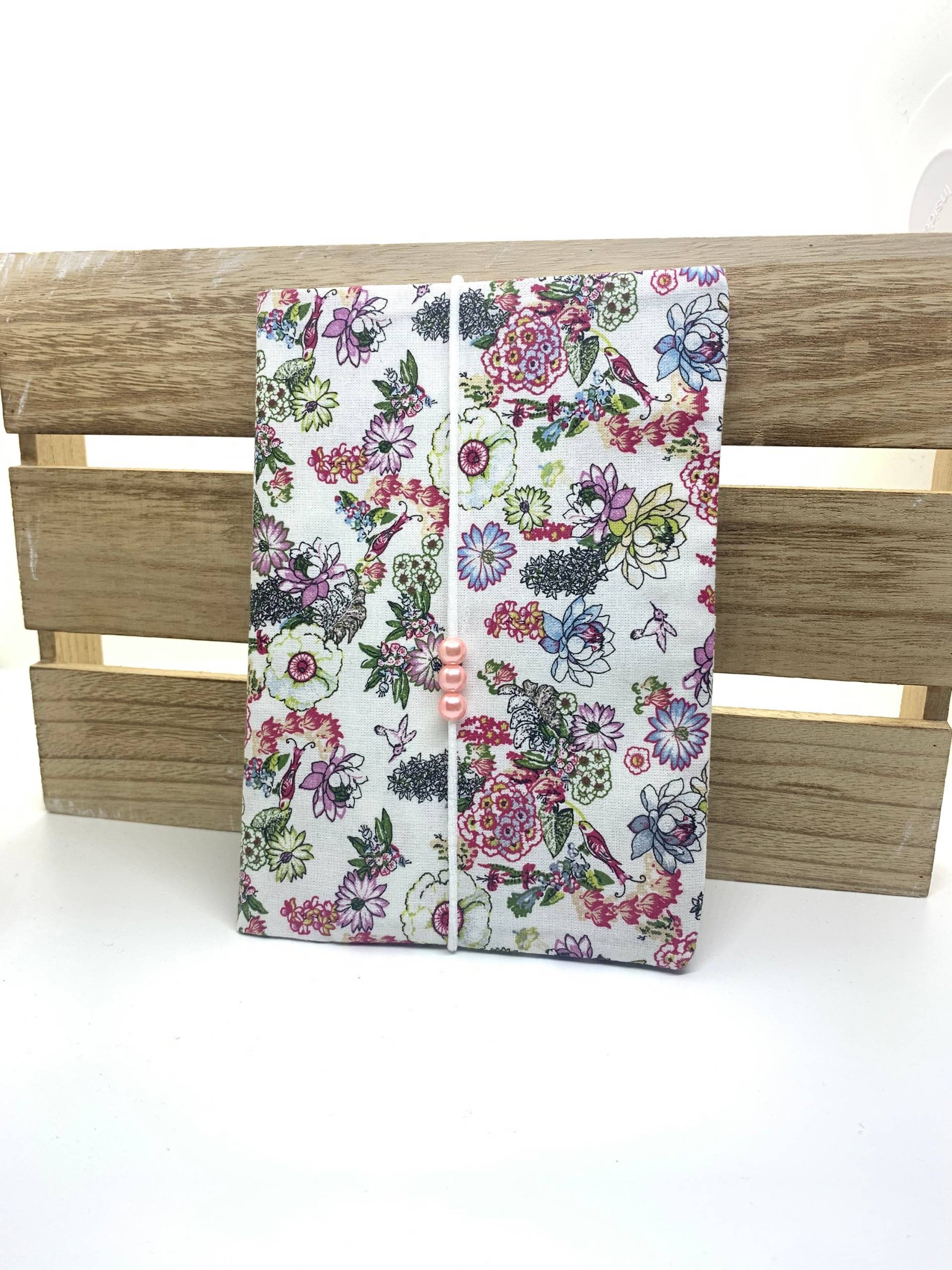 Mutterpasshülle, Schutzhülle Mutterpass, Mutterpass Hülle - Blumenmix Hell von Schneidereimenzel
