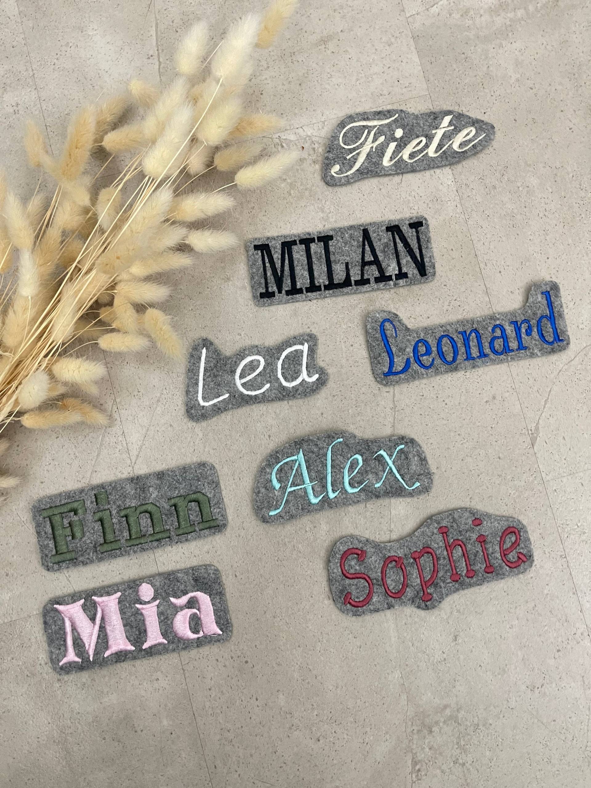 Name Gestickt | Bügelbild Namen Zum Aufbügeln Applikation Schriftzug Patch Einschulung Schultüte Geburtsname Name Gestickt | Bügelbild Namen Zum Aufbügeln Applikation Schriftzug Patch Einschulung Schultüte Geburtsname von Schneidereimenzel