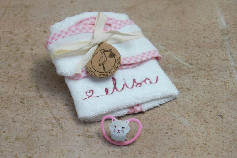 Hochwertiges Baby Lätzchen Von Gözze von Schneidstube