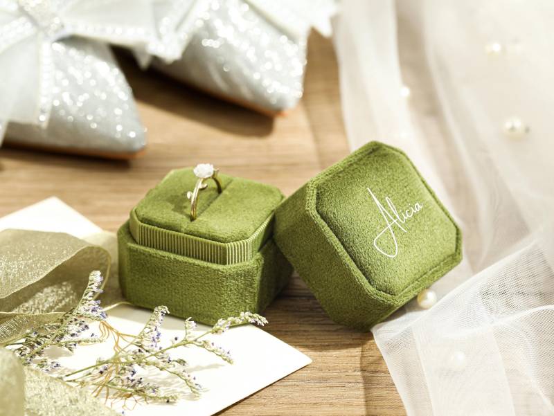 Personalisierte Vorschlag Ring Box, Einschlitz-Ringbox, Samt Monogramm Box Für Hochzeitszeremonie von SchnellPomBuns