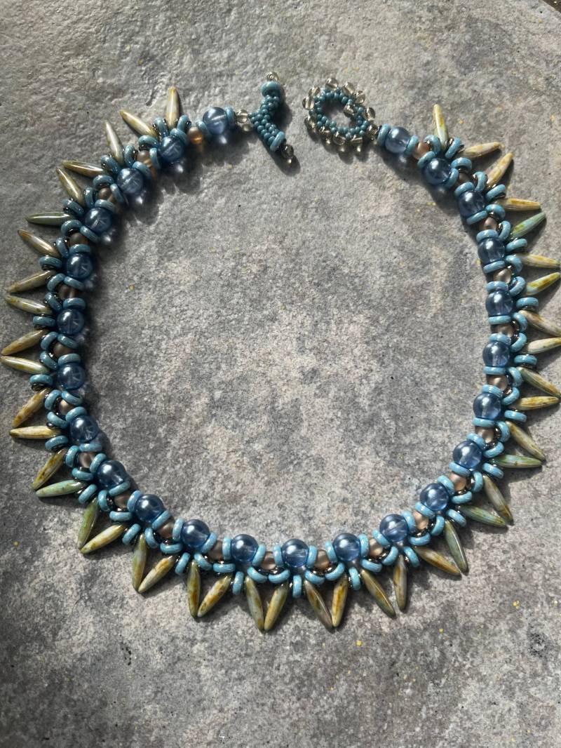 Glasperlen Kette Hellblau Mit Thorn Perlen von SchnickSchnackSchatz