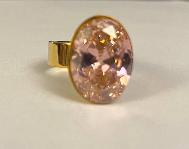 Ring Gold Rosa Stein Großer Ovaler Swarovski Kristall Ringschiene Verstellbar von SchnickSchnackSchatz