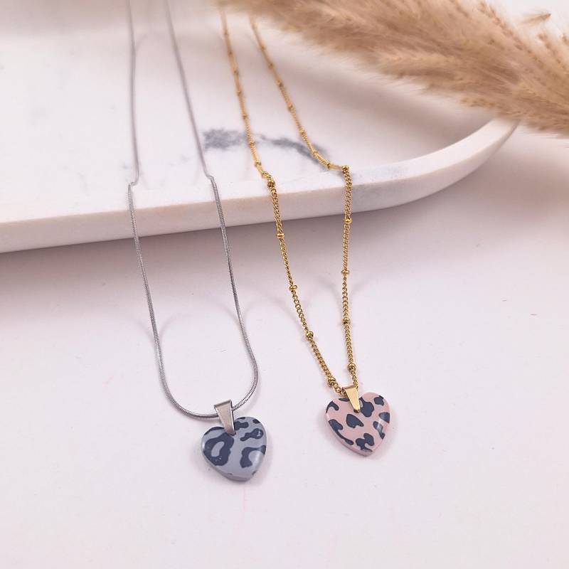 Kette Mit Herz-Anhänger in Leo-Print. Leo Herz Kette. Leo-Muster. Halskette Leoparden Herz. Schnick Schnack Schön. Geschenkidee von SchnickSchnackSchoen