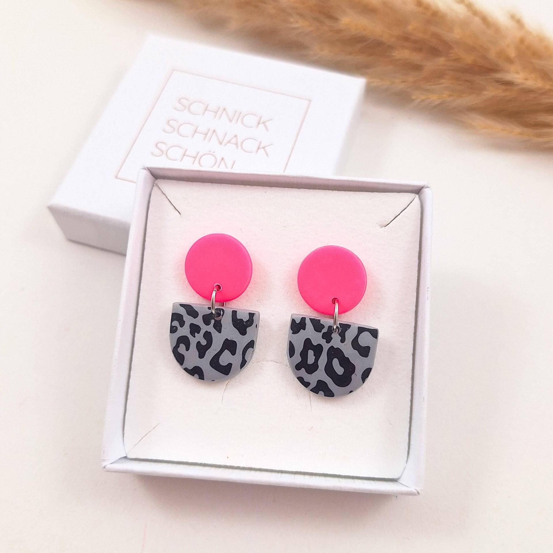 Leo Neon Ohrhänger. Ohrringe Mit Leo-Print. Leo-Muster Ohrringe. Statement Leoprint Schnick Schnack Schön von SchnickSchnackSchoen