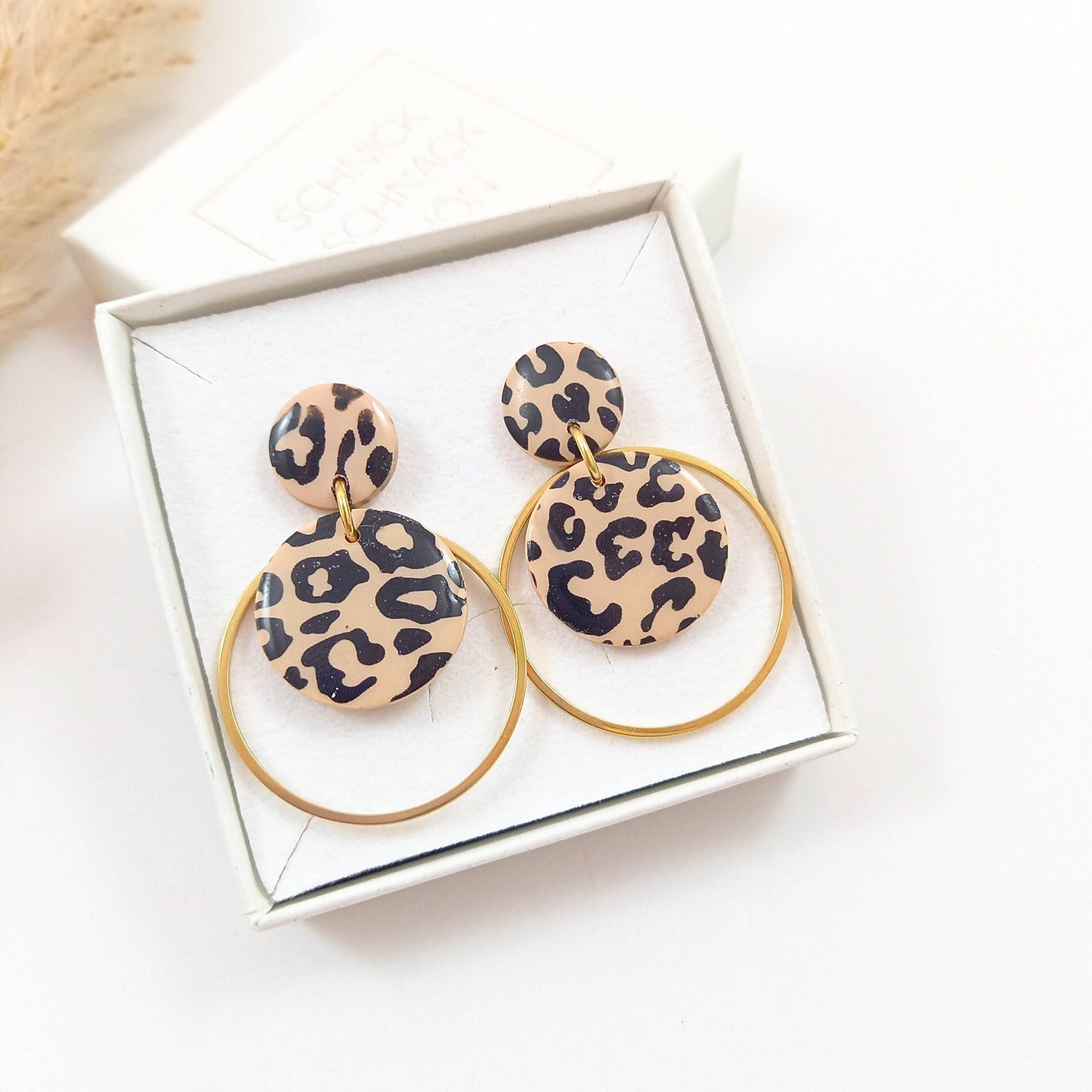 Leoprint Ohrringe. Leo Ohrhänger Kreise. Statement Ohrhänger. Große Leo-Muster Creolen von SchnickSchnackSchoen