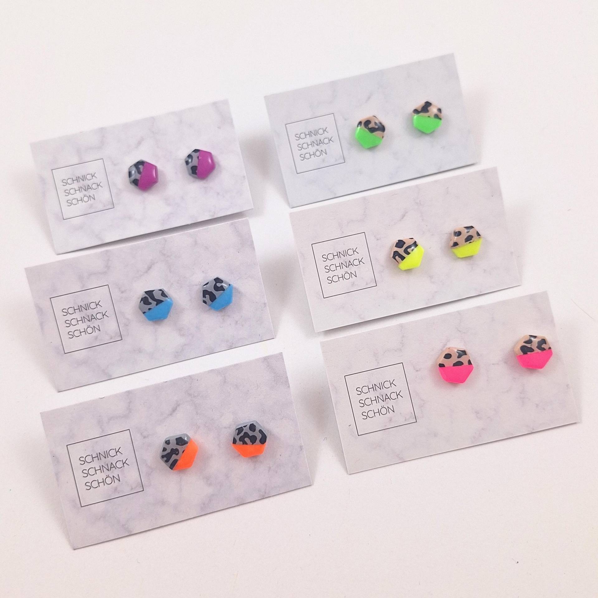 Mini Neon Leo Ohrstecker. Hexagon Ohrringe. Ohrstecker Neon. Schmuck. Schnick Schnack Schön von SchnickSchnackSchoen