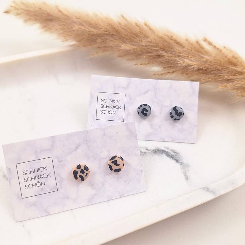 Runde Mini Leo Ohrstecker, Kleine Ohrstecker Leoprint, Ohrringe Leoparden-Muster, Kleine Leo-Muster, Leoprint Ohrstecker von SchnickSchnackSchoen