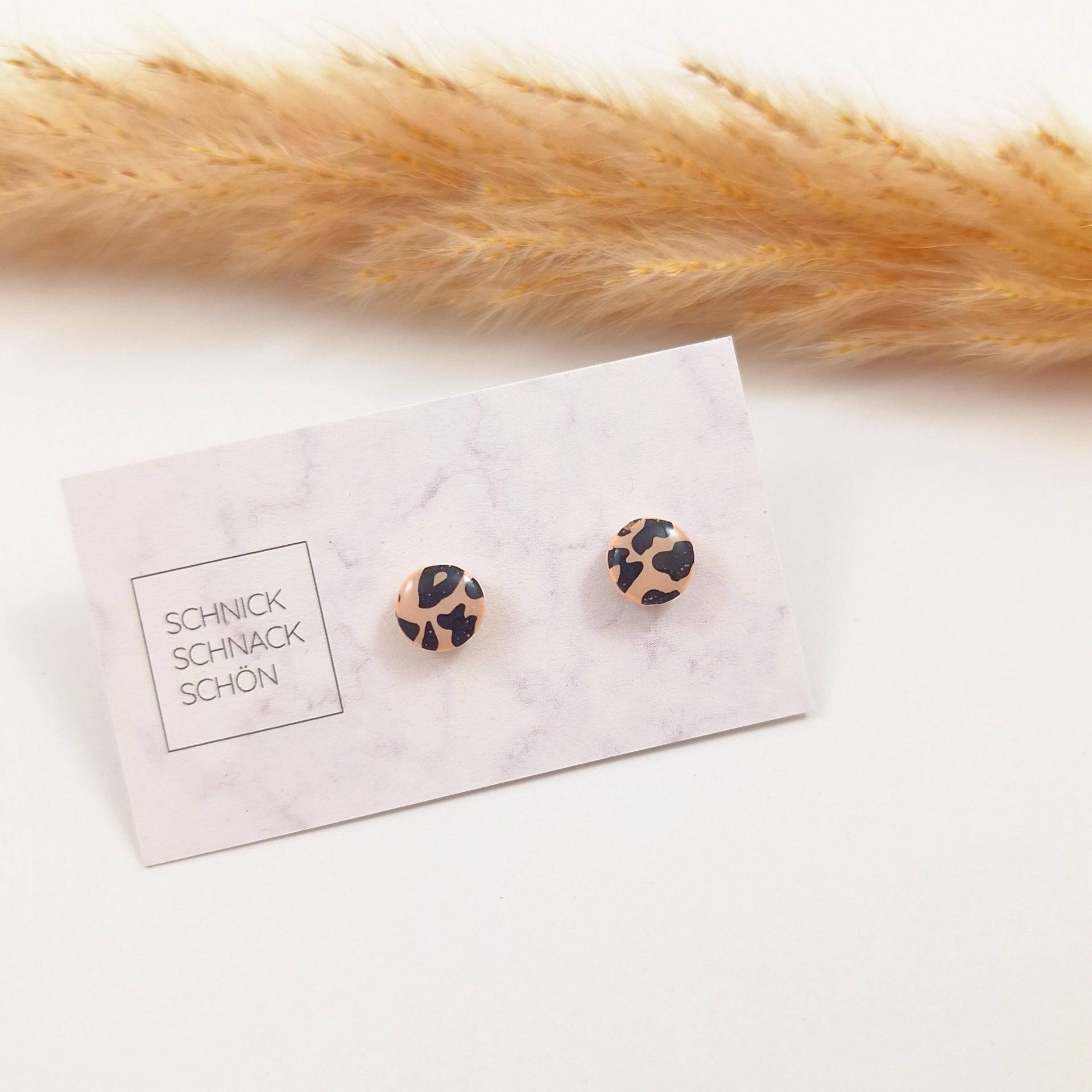 Runde Mini Leo Ohrstecker, Kleine Ohrstecker Leoprint, Ohrringe Leoparden-Muster, Kleine Leo-Muster, Runde Leo Ohrstecker von SchnickSchnackSchoen