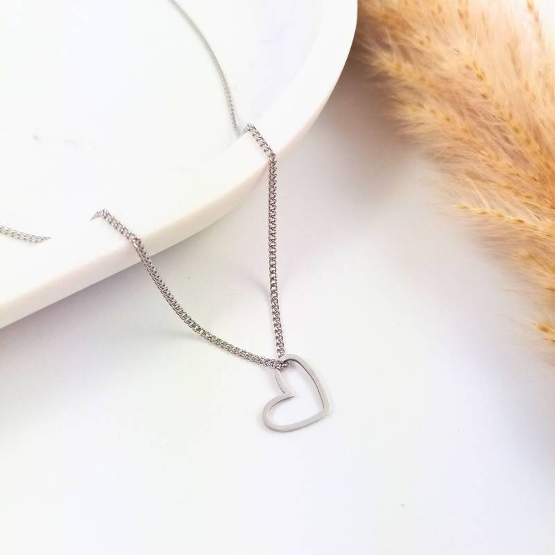 Silberne Kette Mit Herz-Anhänger. Filigrane Halskette Silber. Silber Herz. Herz Geschenkidee Frau von SchnickSchnackSchoen