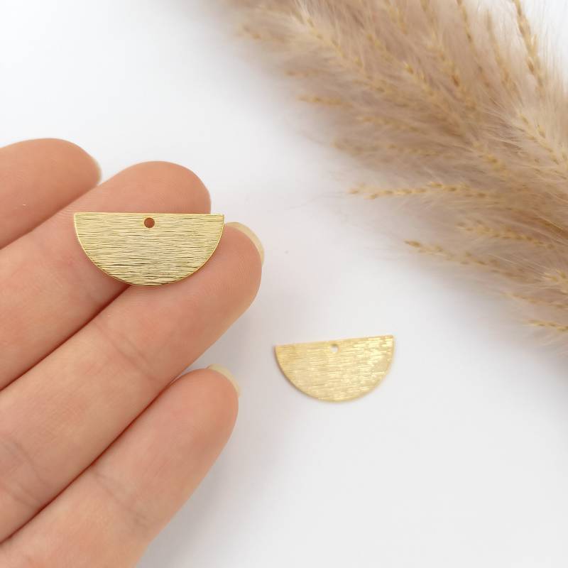 Wechselanhänger "Halbmond". Für Creole. Tauschbare Anhänger "Halbmond" Creolen. Messing von SchnickSchnackSchoen