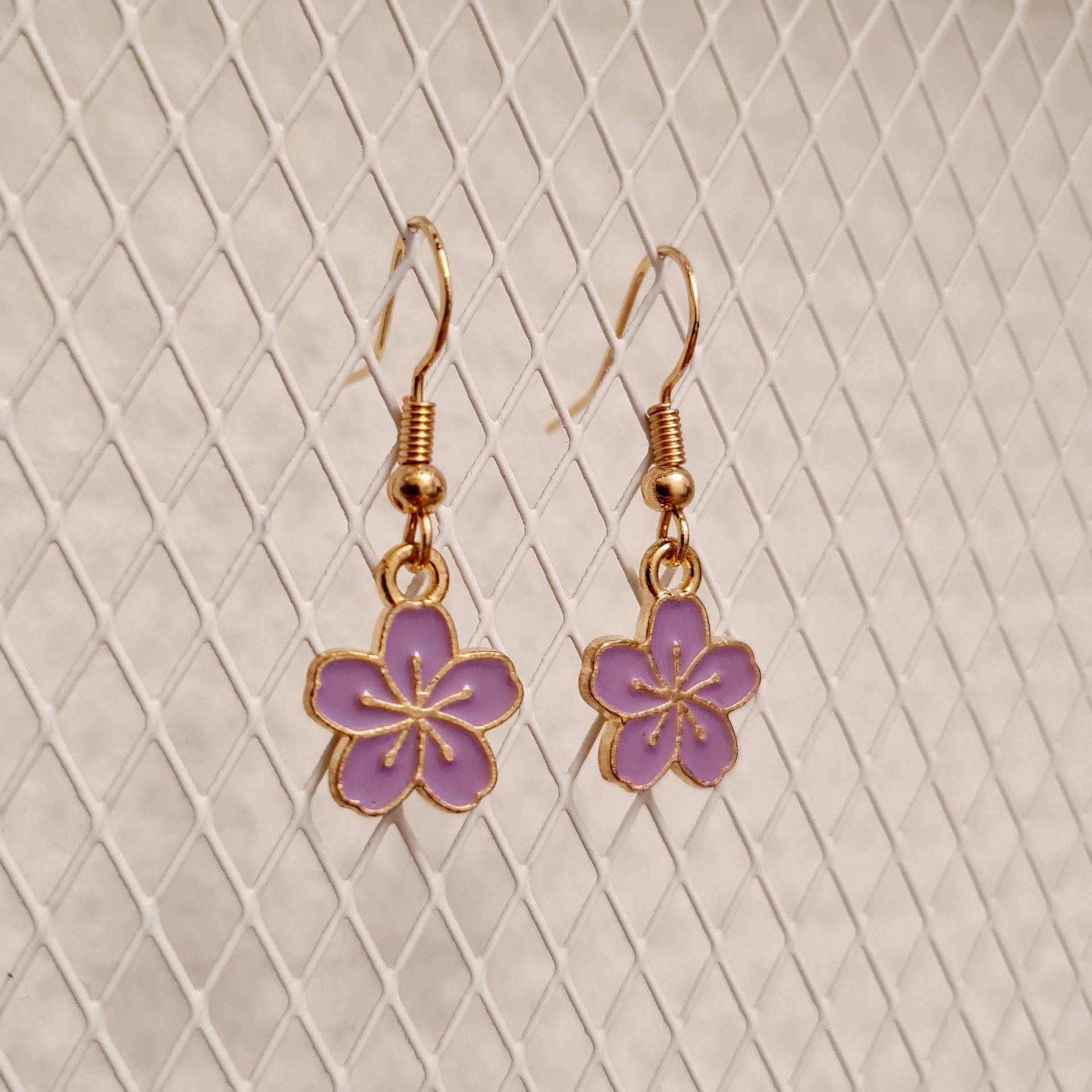 Ohrhänger Mit Blüten Aus Emaille Ohrhänger Mit Blüten Aus Emaille von SchniekeDesign