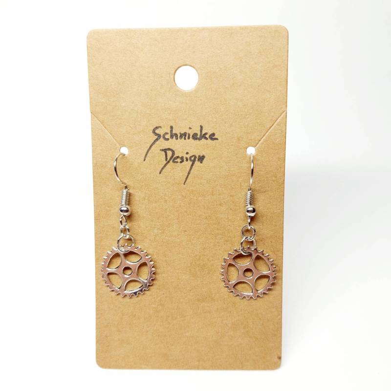 Ohrhänger Mit Kleinen Zahnrädern in Silber von SchniekeDesign