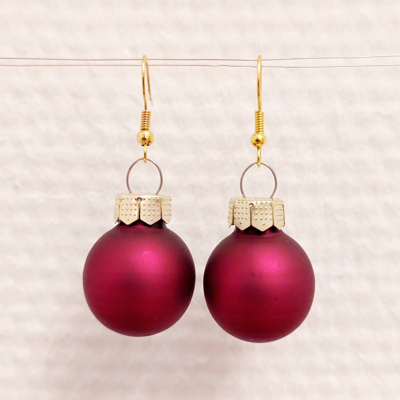 Ohrringe Weihnachten Mit Dunkelroten Kugeln Matt Oder Glänzend Passend Zum Weihnachtsbaum von SchniekeDesign