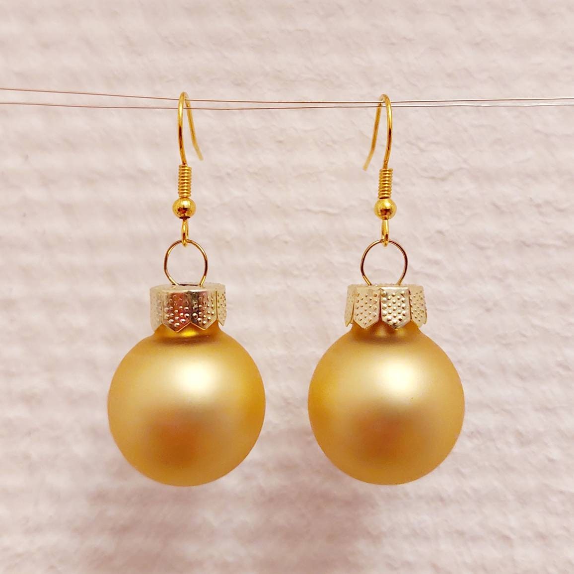 Ohrringe Weihnachten Mit Goldenen Kugeln Ohrringe Weihnachten Mit Goldenen Kugeln von SchniekeDesign