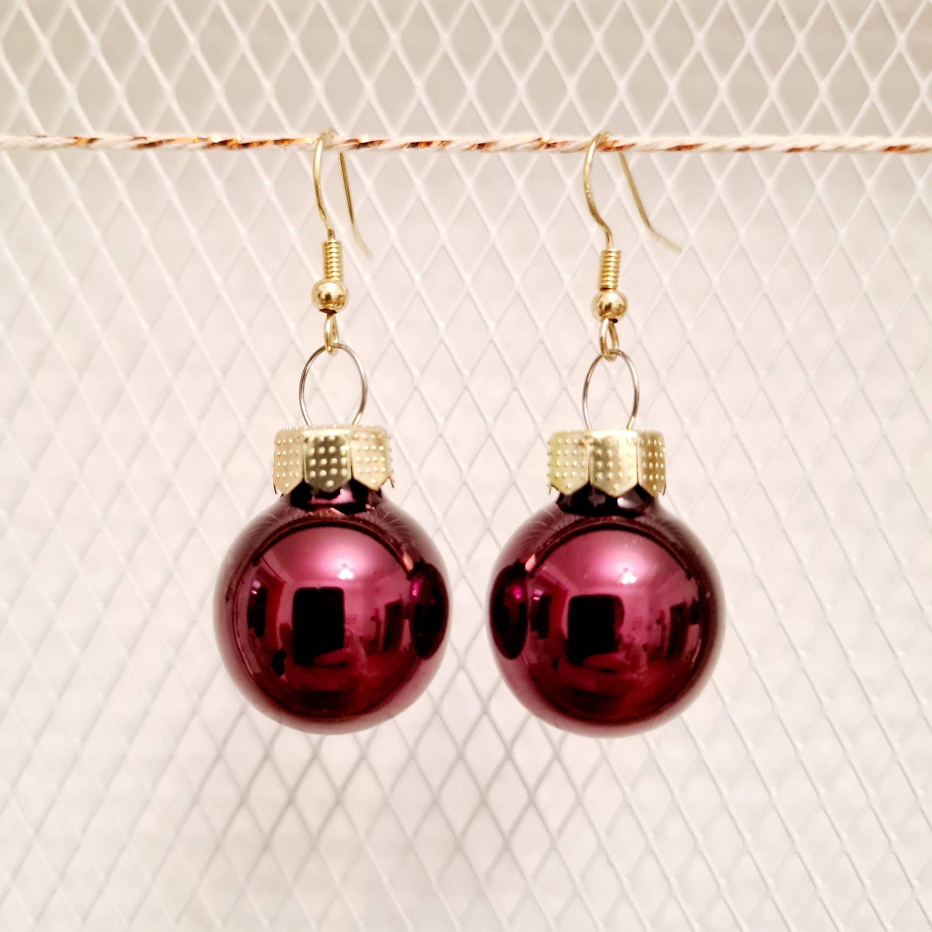 Ohrringe Weihnachten Mit Rosa Und Bordeaux Kugeln Ohrringe Weihnachten Mit Rosa Und Bordeaux Kugeln von SchniekeDesign