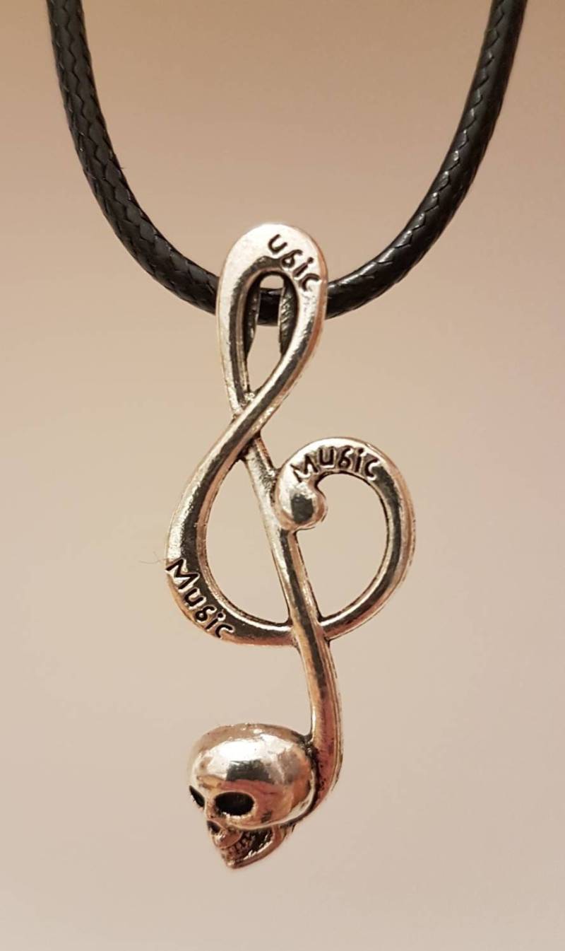 Schwarze Kette Mit Silbernem Notenschlüssel Und Totenkopf Als Anhänger von SchniekeDesign